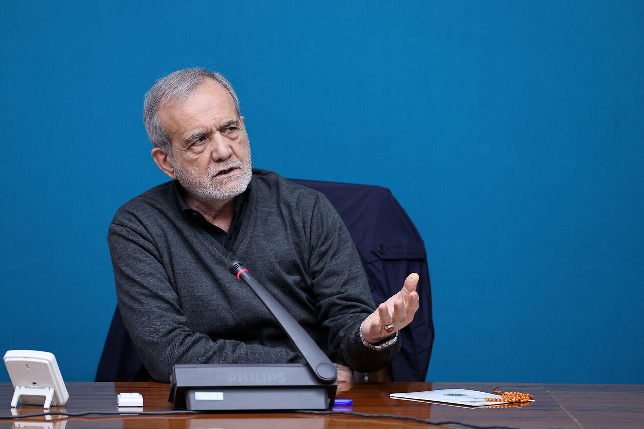 پزشکیان:مشکل انرژی با صرفه جویی حل می‌شود/ ضرورت تقویت روحیه همکاری، ایثار و فداکاری